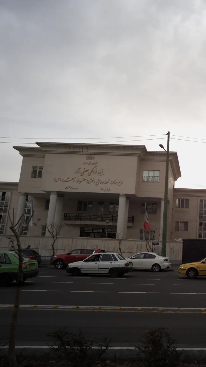 دبیرستان نمونه دولتی دخترانه حضرت زهرا(س) - تصویر 4
