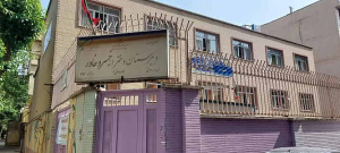 مدرسه خسرو خاور