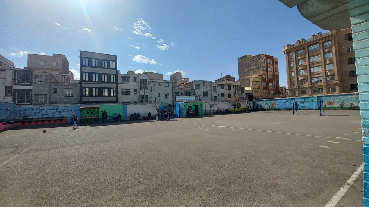دبیرستان پسرانه شهید منتظری و نور و لایت