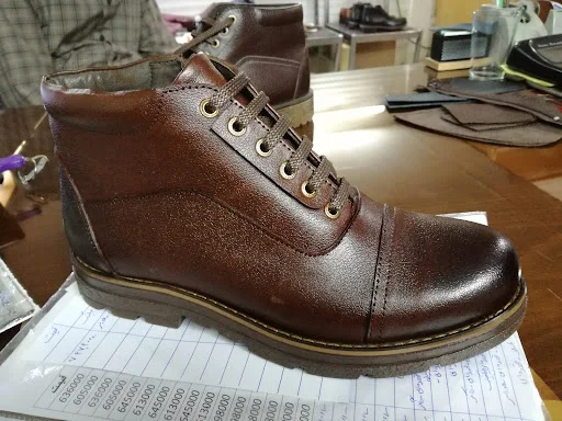 کارگاه کفاشی رحیم اسکندرزاده - تعمیر کیف و کفش در تبریز