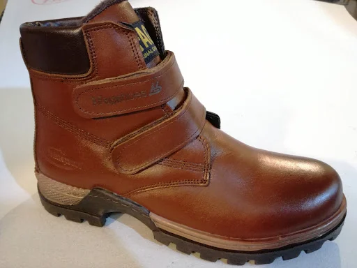 کارگاه کفاشی رحیم اسکندرزاده - تعمیر کیف و کفش در تبریز