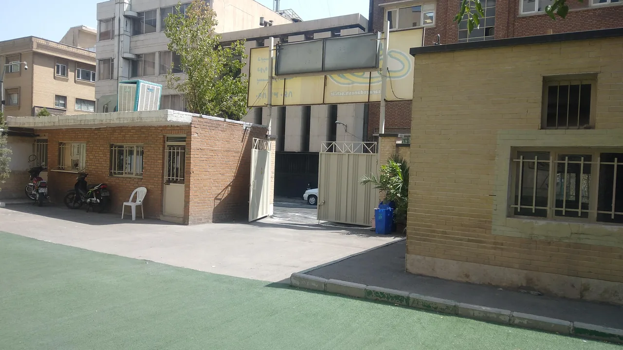 دبیرستان پسرانه سرای دانش - تصویر 2