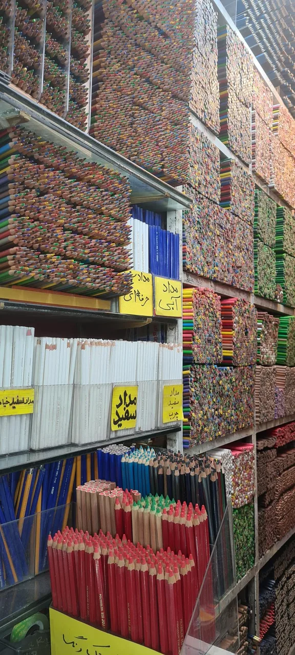 مداد فروشی تک رنگ