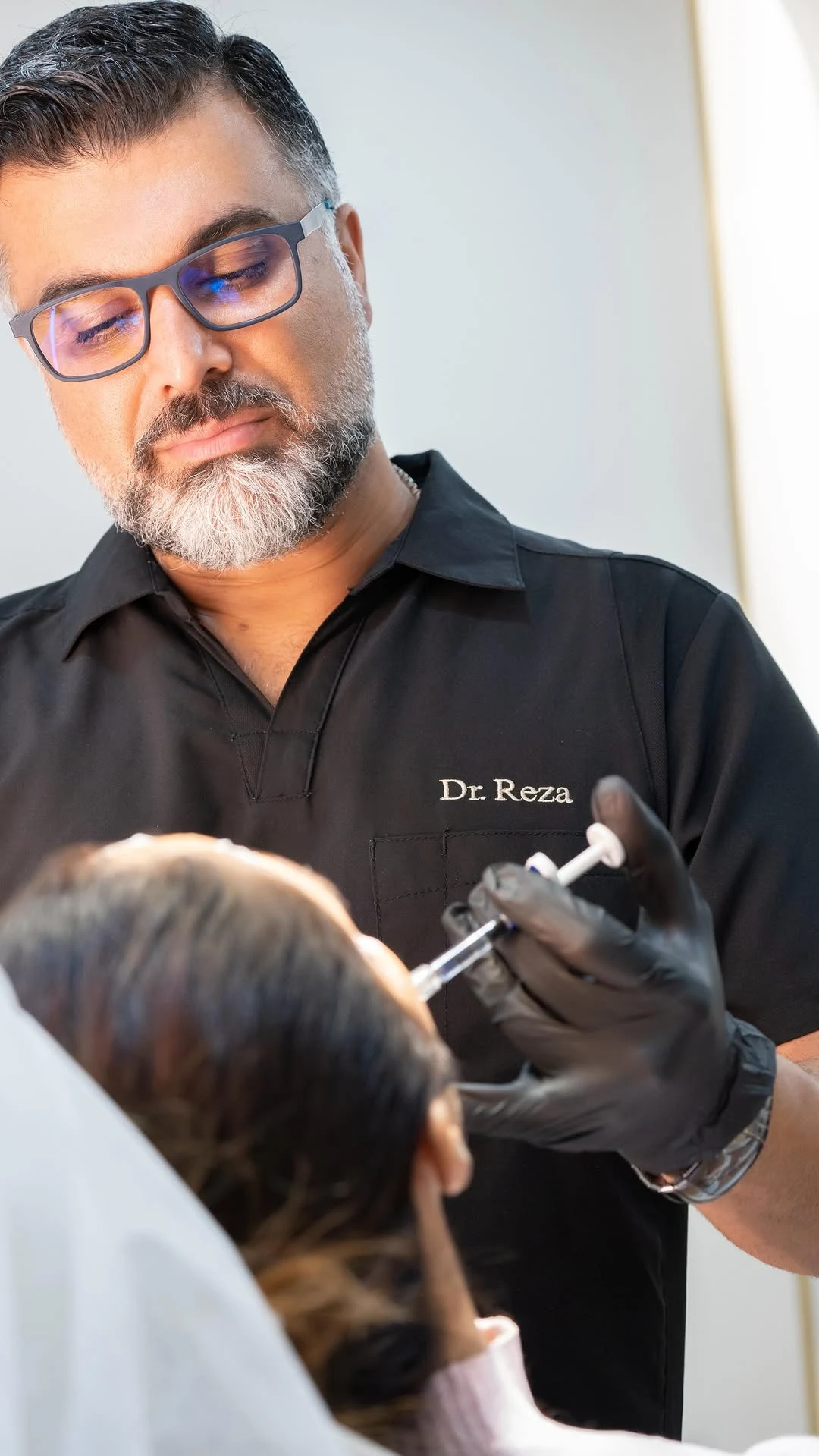 مطب و کلینیک زیبایی دکتر رضا خدادادی - تصویر 3