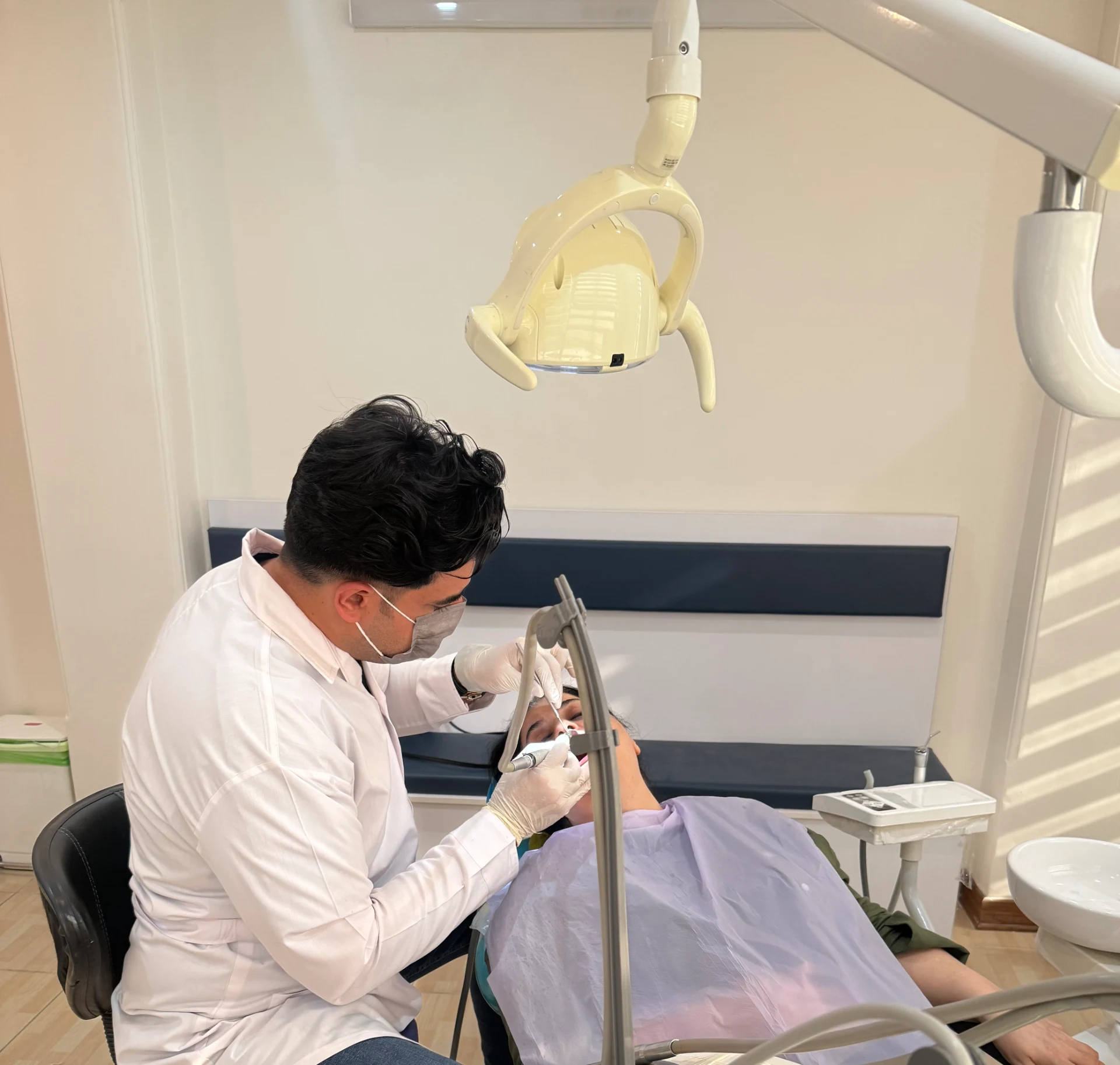 لوگوی دندانپزشکی آلاله