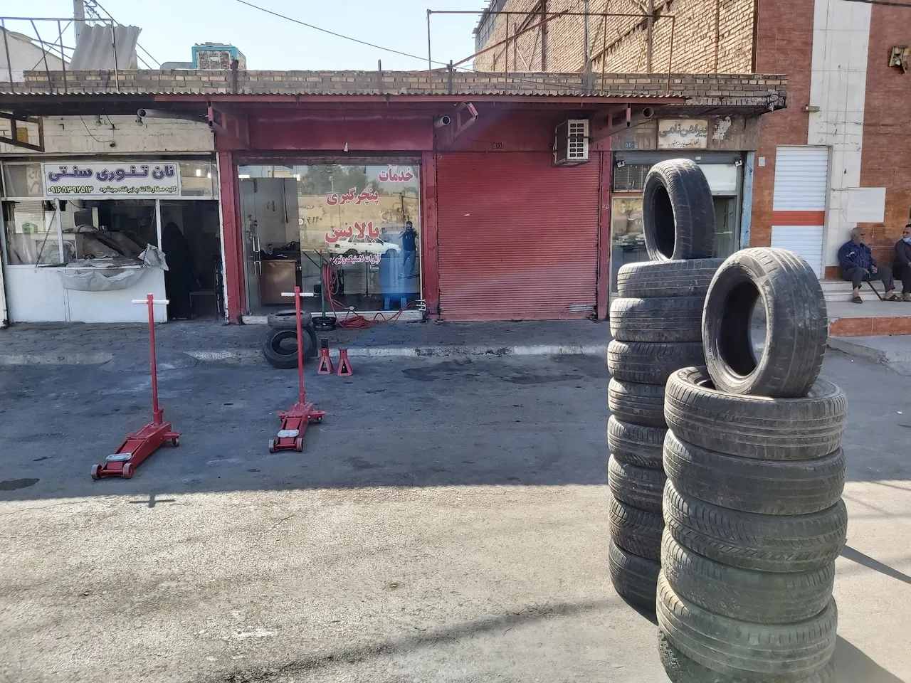 پنچرگیری و خدمات لاستیک عبادی