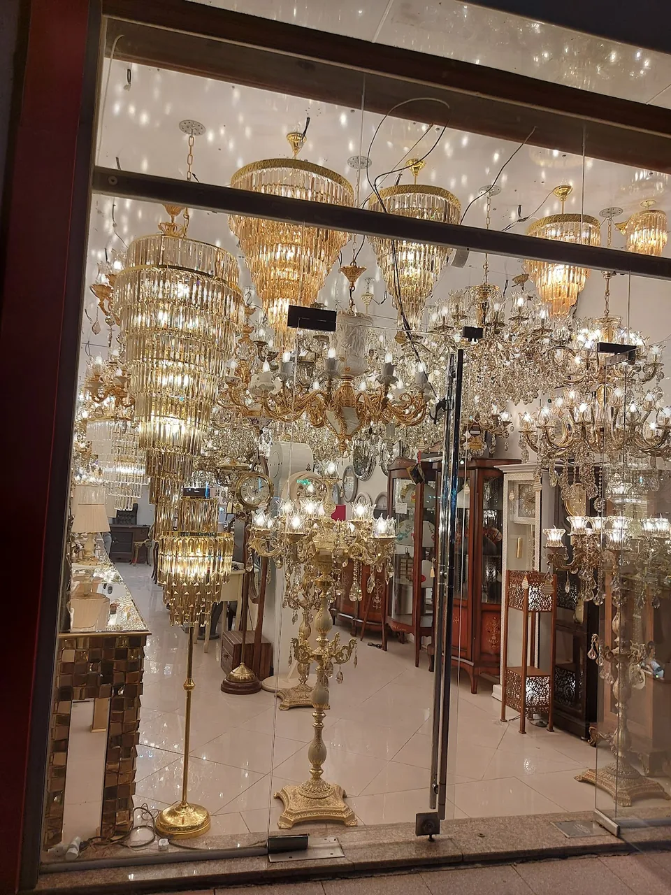 لوستر چشم گیر ۲