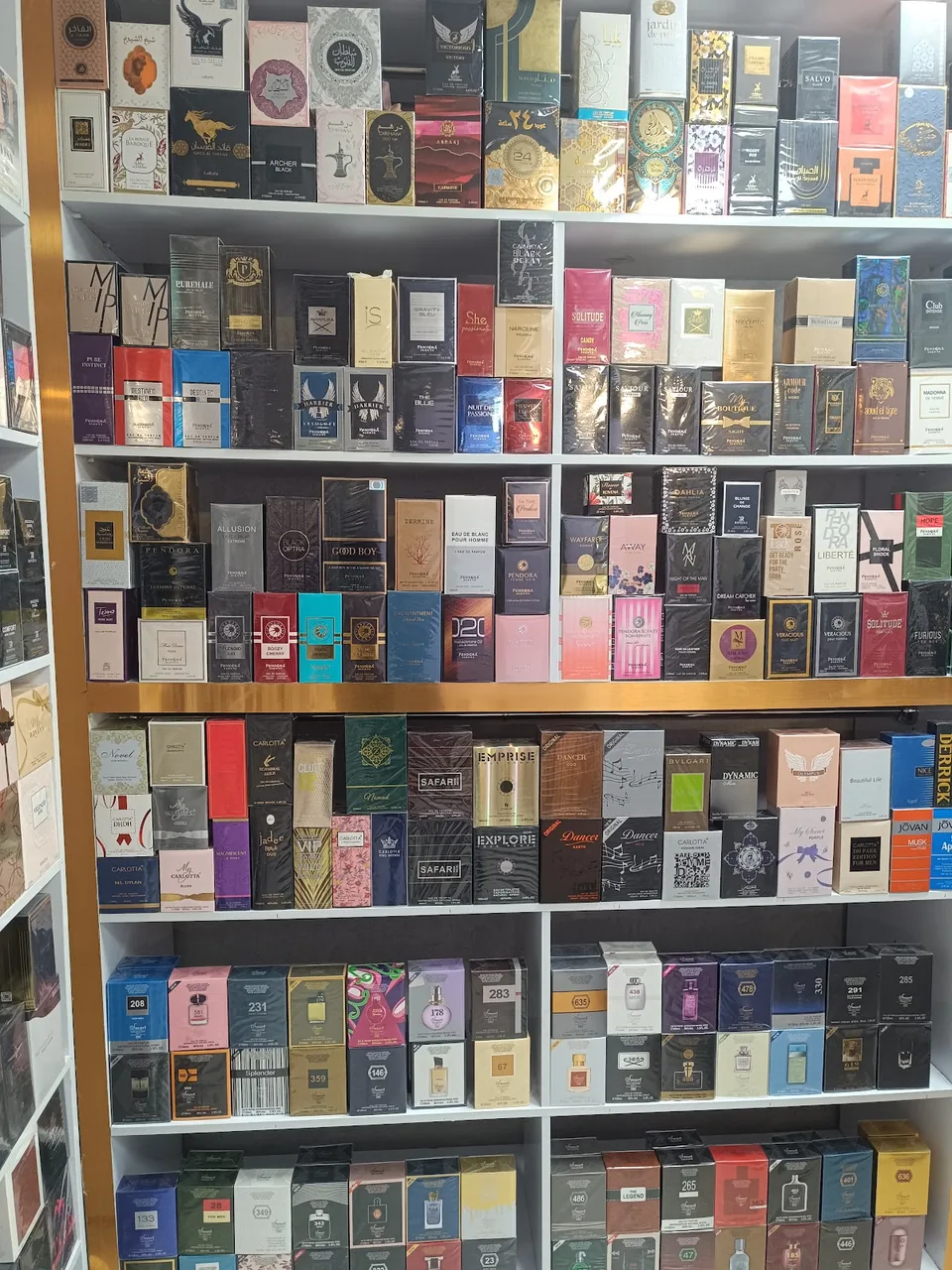 گالری تخصصی عطر و ادکلن آیساپرفیوم