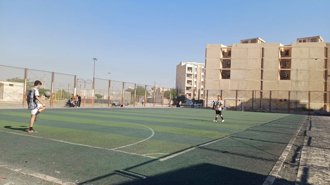 زمین چمن فوتبال شهروند - تصویر 3