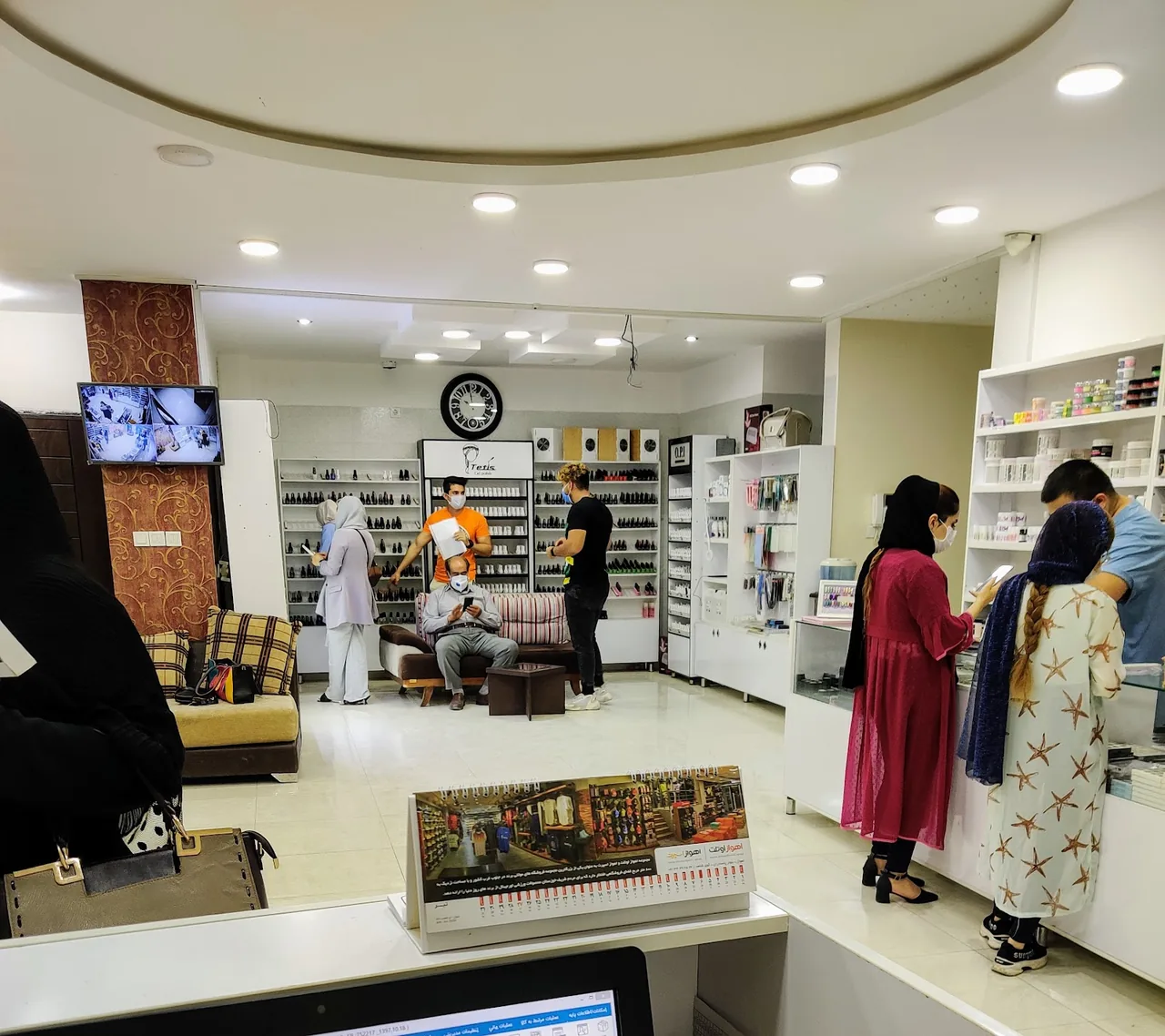 مرکز تخصصی کاشت ناخن نازی - تصویر 2