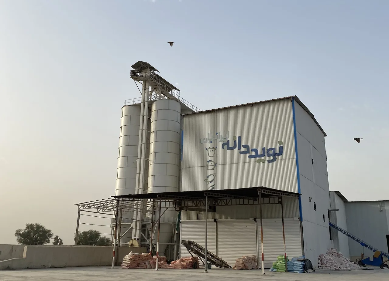 خوراک دام طیور و آبزیان ماکی دان اهواز - تصویر 2