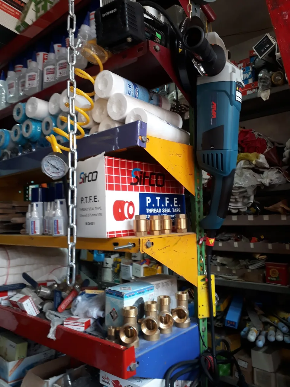 فروشگاه ابزار و یراق صنعتی ساختمانی ایران صنعت - تصویر 2