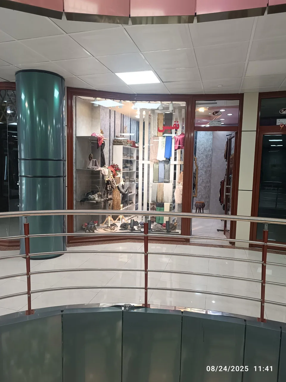 شال و روسری نفیس - تصویر 3