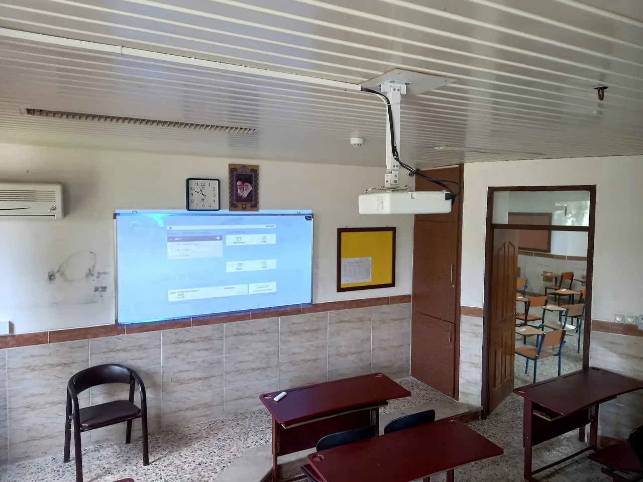 دبیرستان استعدادهای درخشان میرزاکوچک خان ۲ رشت - تصویر 2