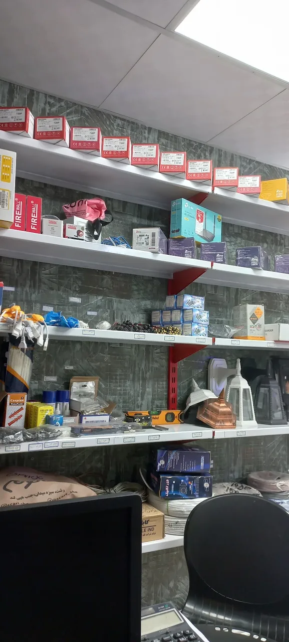 کالای برق رعدآسا (برقکشی ساختمان ، نصب دوربین مداربسته و اتصالی ، آیفون ، برق صنعتی) و لوازم برقی ارزان در رشت