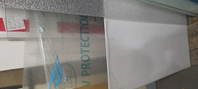 شیشه بری وقاب عکس pvc وتوری پلیسه ای کشویی وانواع طلق پلی کربنات وساده ومات شمال تهران