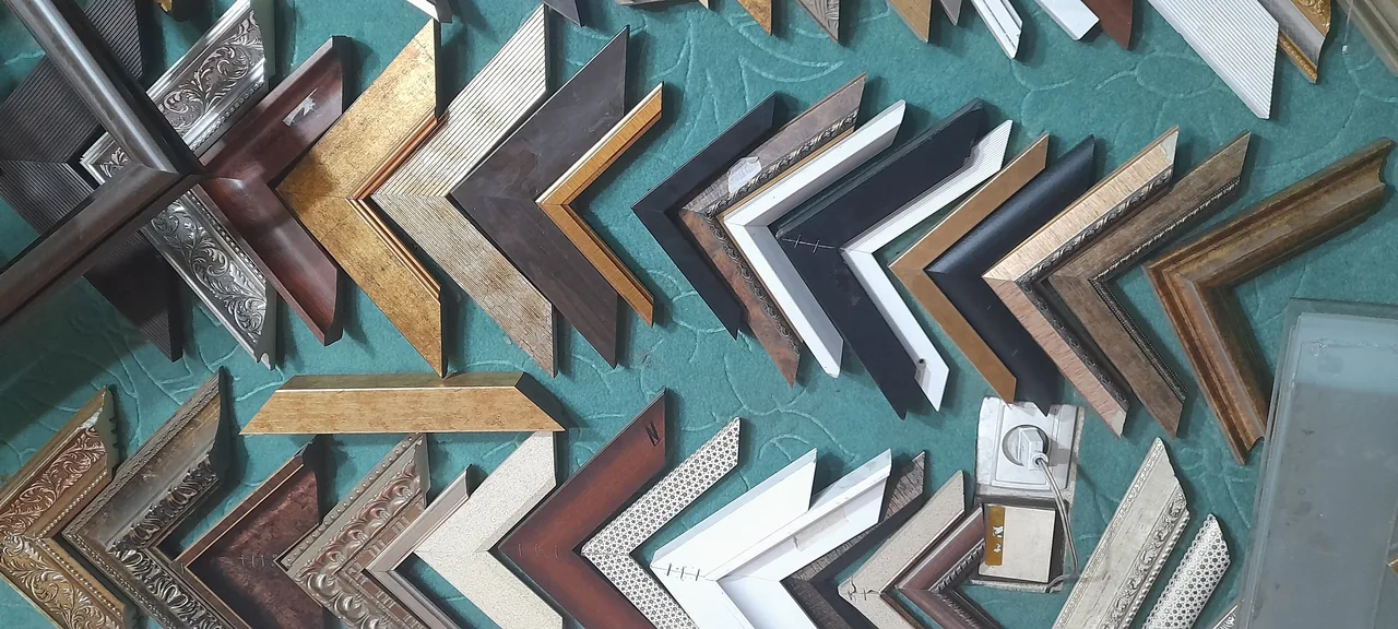 شیشه بری وقاب عکس pvc وتوری پلیسه ای کشویی وانواع طلق پلی کربنات وساده ومات شمال تهران - تصویر 2