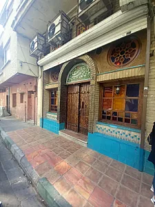 رستوران و سفره خانه سنتی نصف جهان