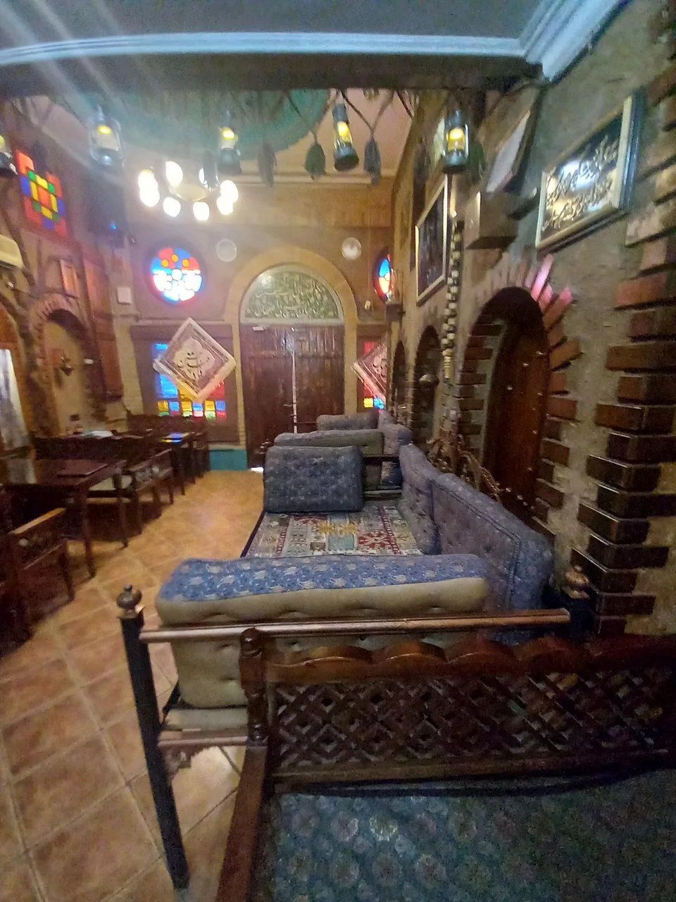 رستوران و سفره خانه سنتی نصف جهان - تصویر 2