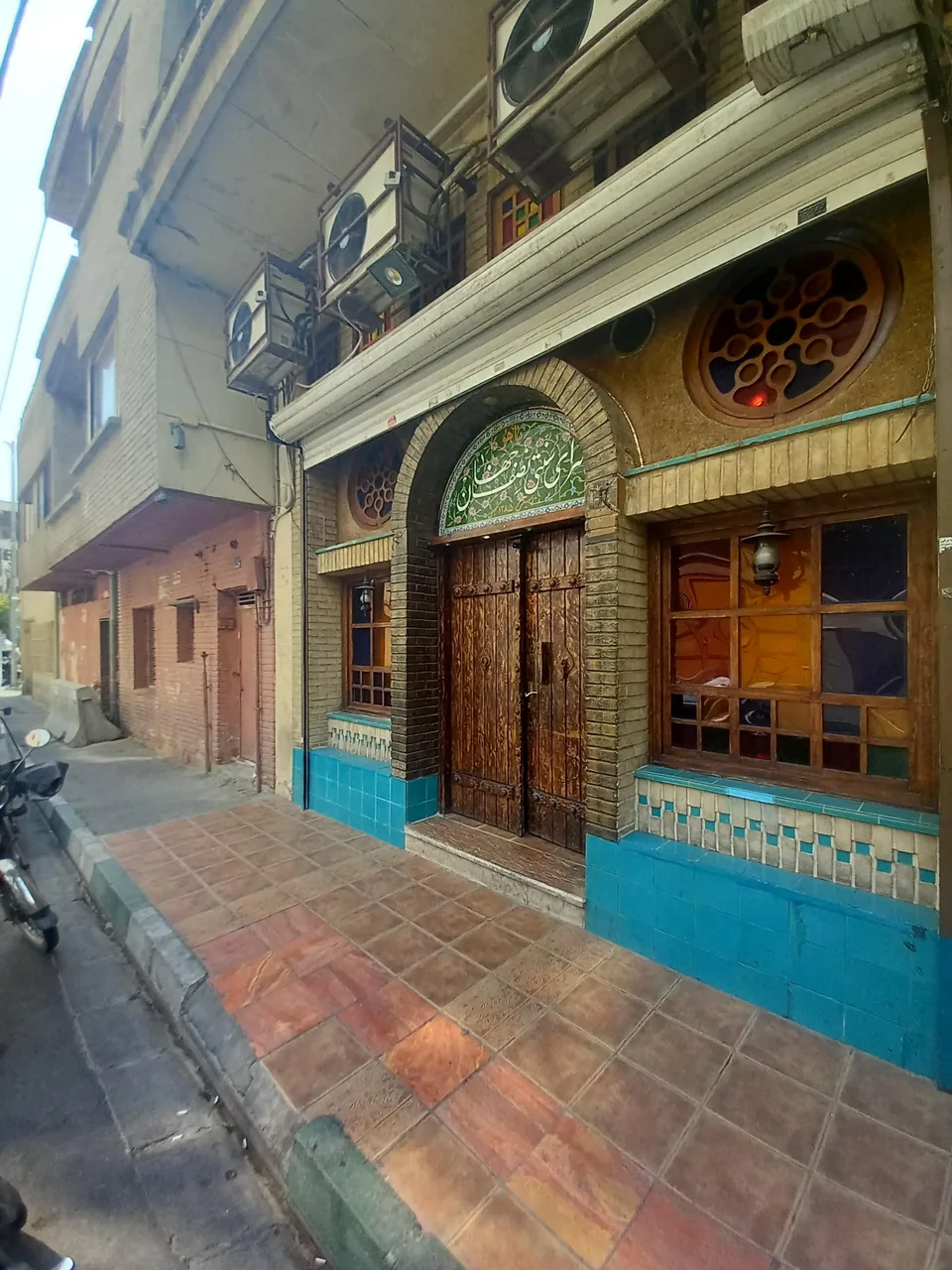 رستوران و سفره خانه سنتی نصف جهان - تصویر 4