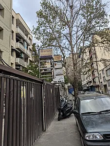 ساختمان پزشکان ۲۱،خیابان لباف تهران