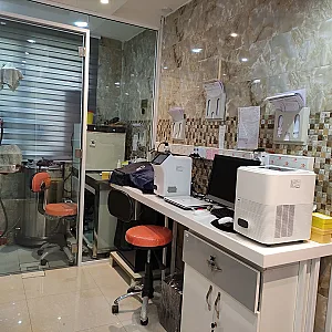 آزمایشگاه پاتوبیولوژی و ویروس شناسی امیرآباد