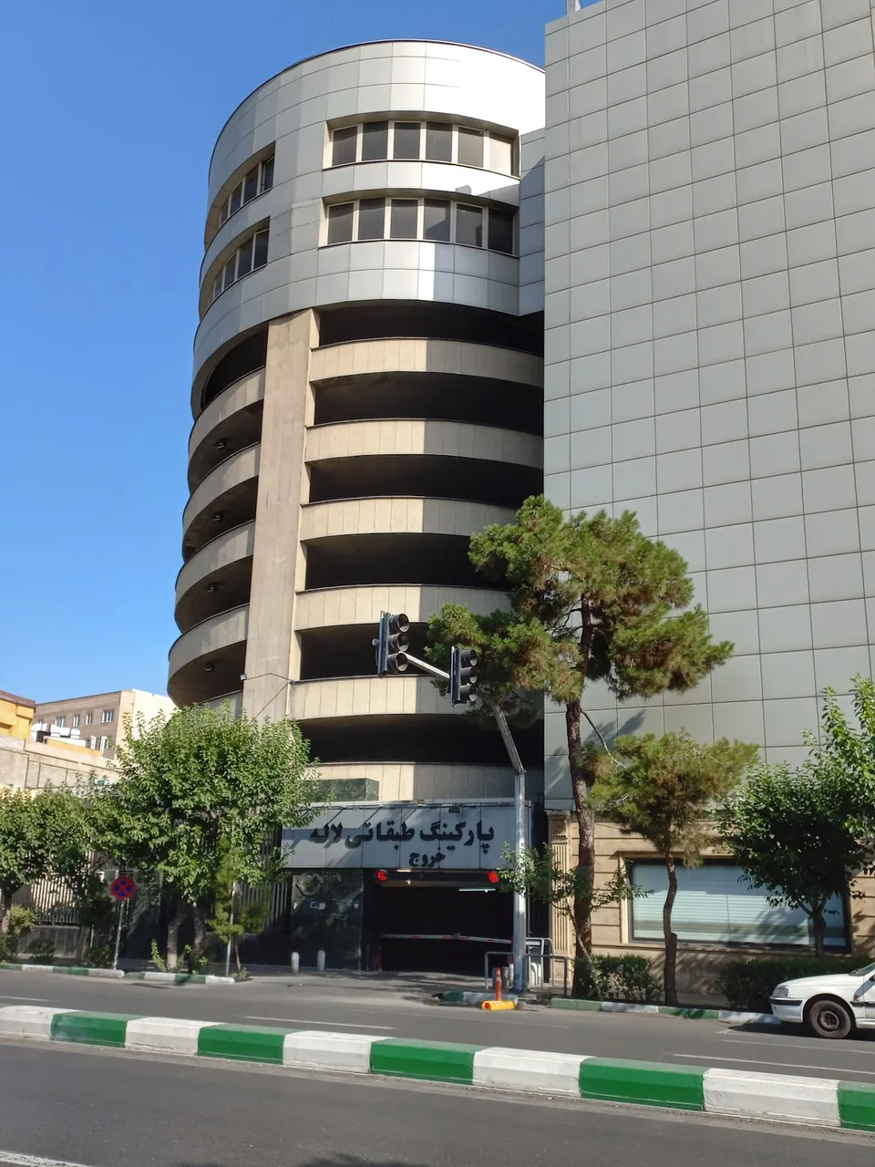 پارکینگ دانشگاه تهران - تصویر 5