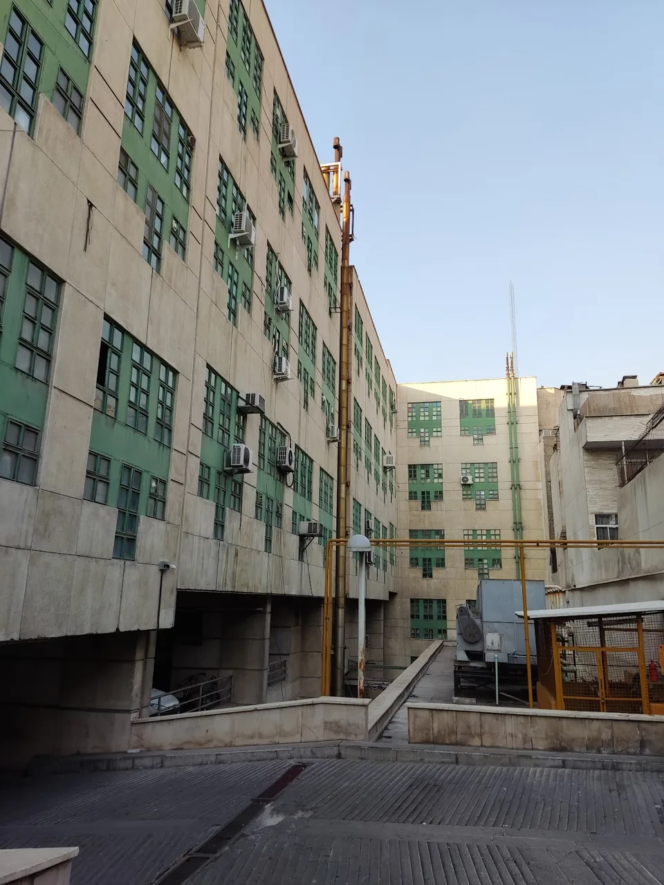 پارکینگ طبقاتی رضا - تصویر 4