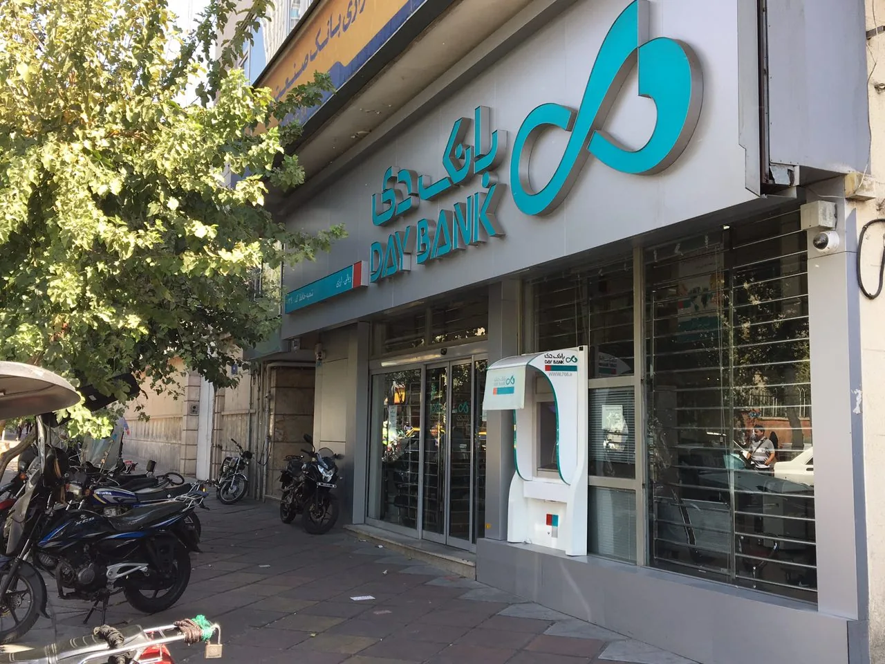 Day Bank - تصویر 2