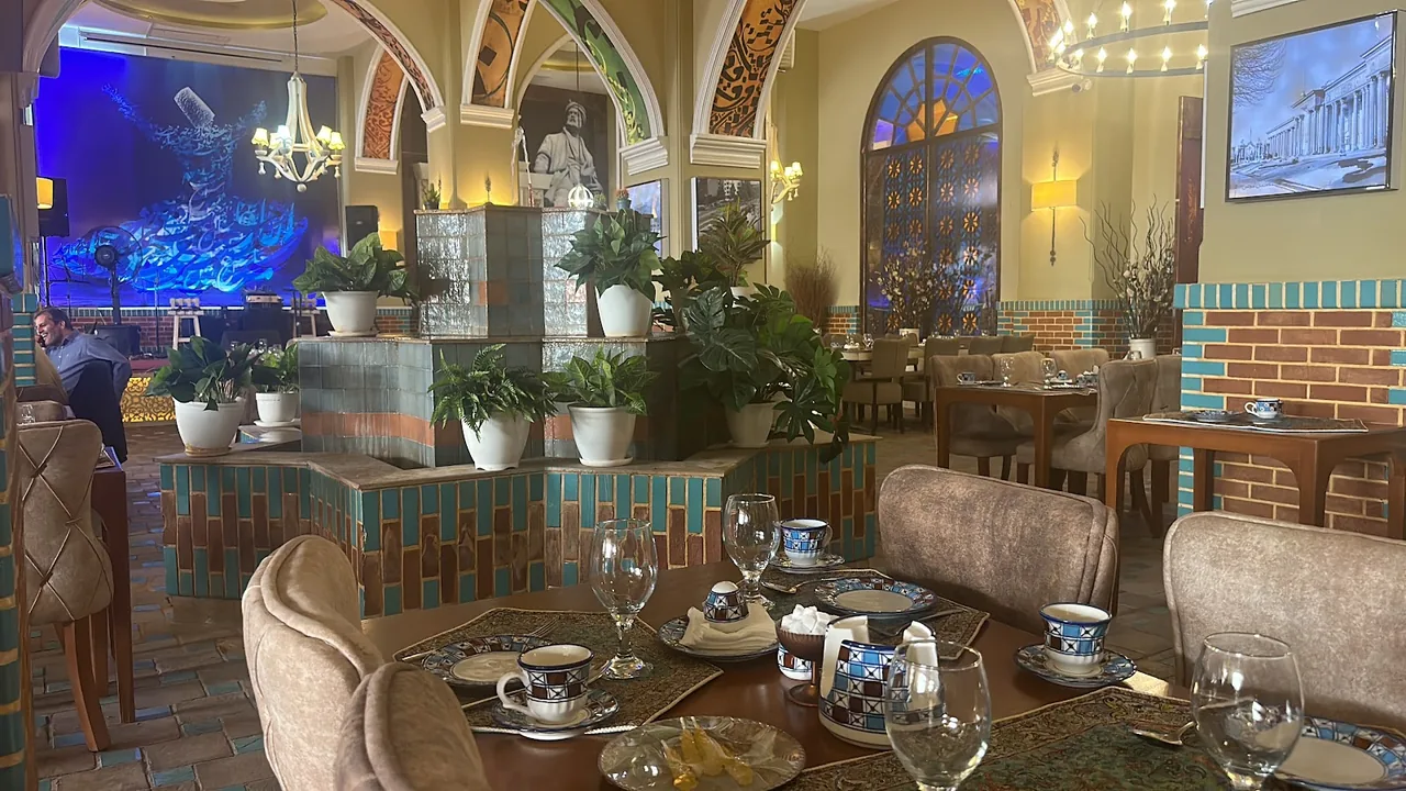 رستوران سنتی عمارت فردوس