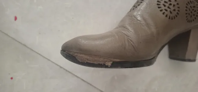 تعمیرات کیف و کفش صداقت