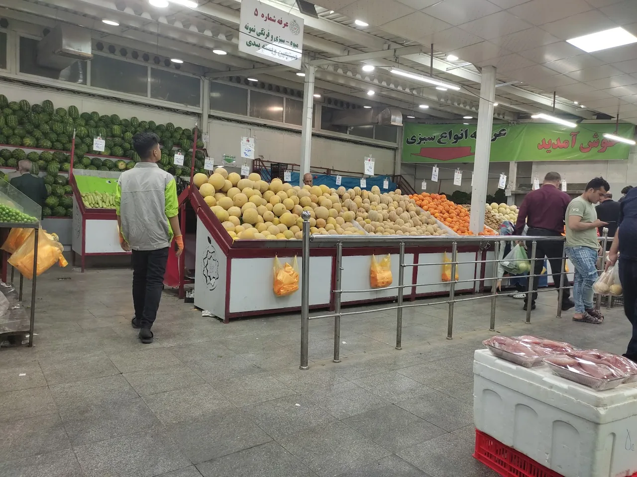 میدان میوه و تره بار طرشت - تصویر 2