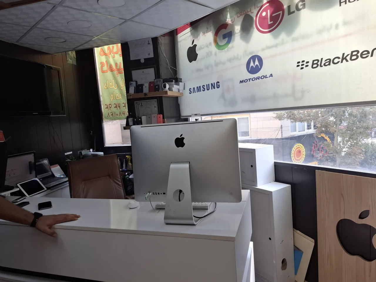 اپل استور سعادت آباد
