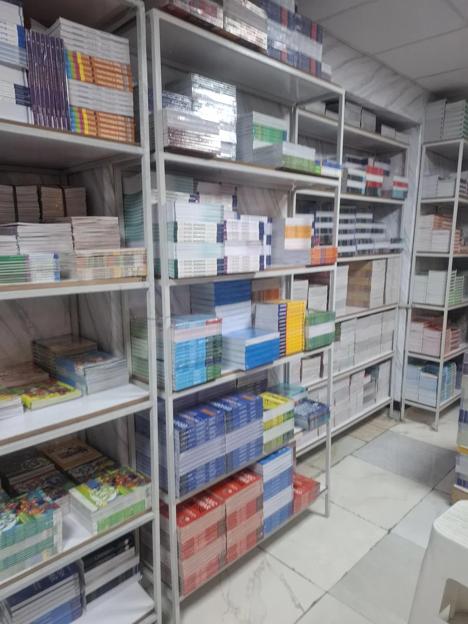 انتشارات نیلاب زبان گستر