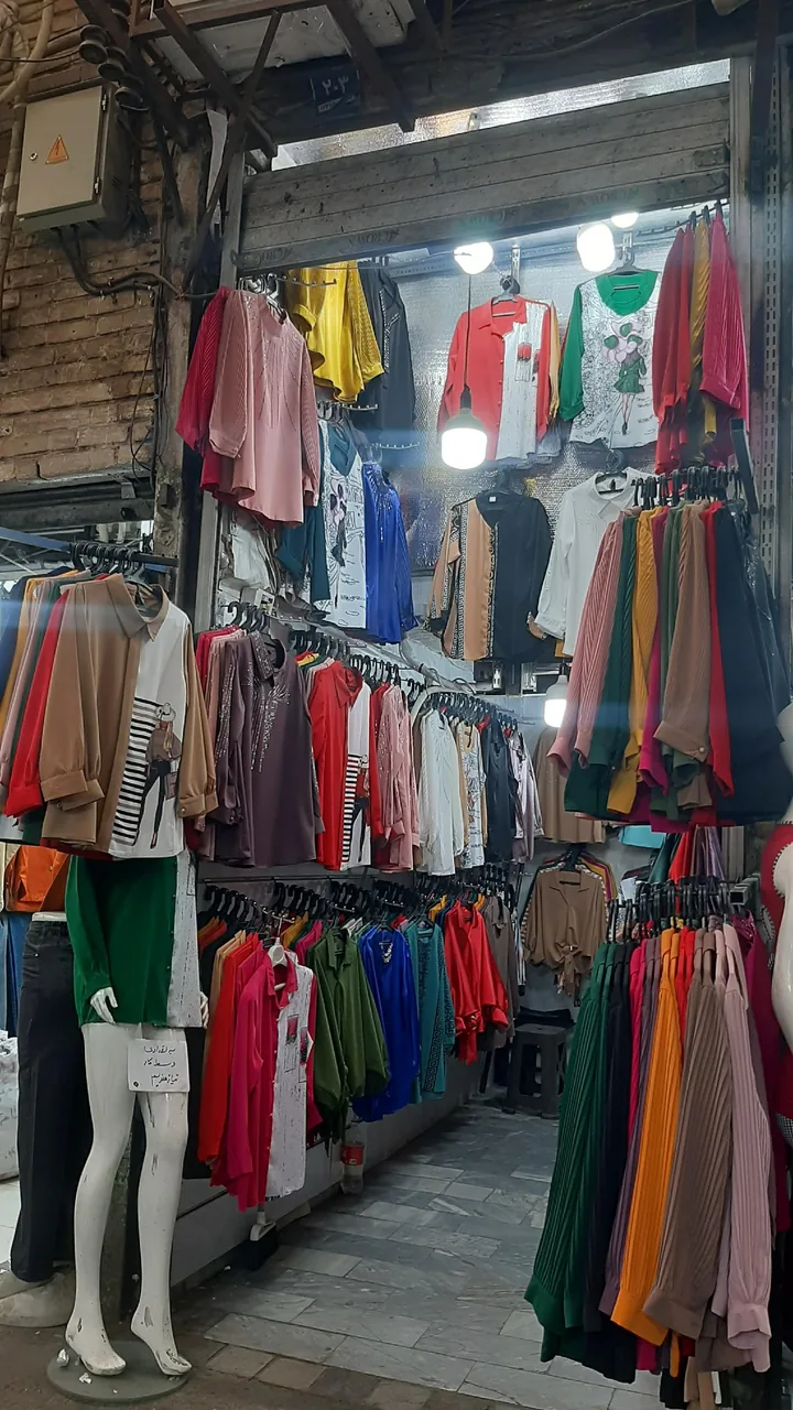 تولید و پخش پوشاک زنانه مانکن
