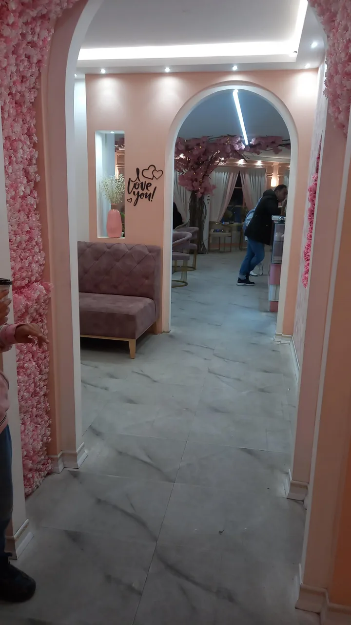 کافه صورتی - تصویر 2