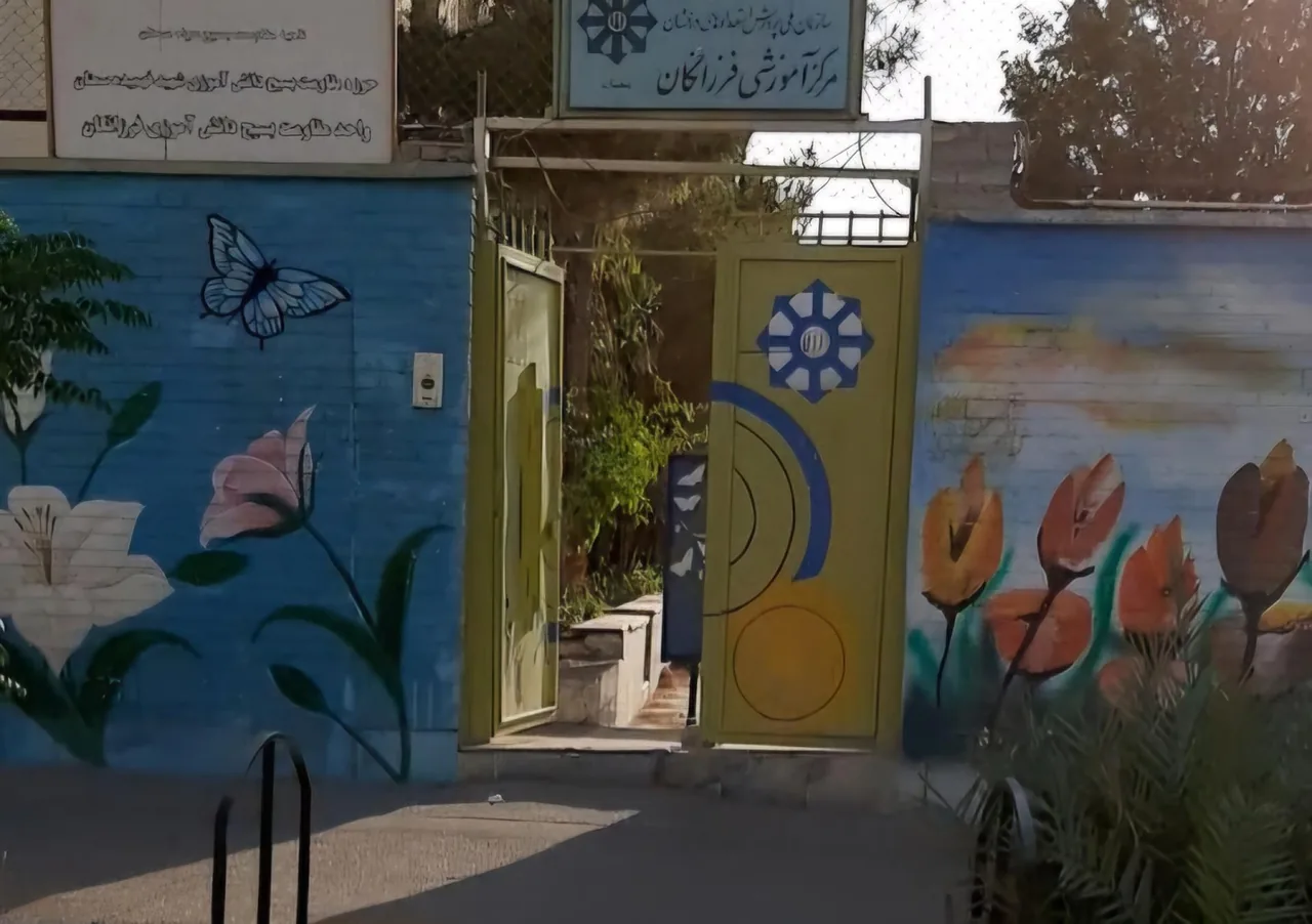مدرسه دخترانه استعدادهای درخشان فرزانگان دوره دوم