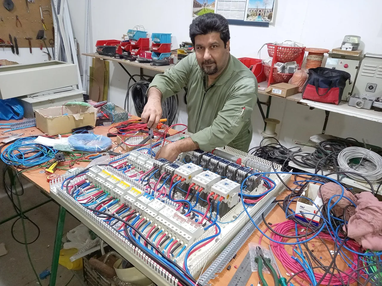 خدمات فنی و برقی علی عربی - تصویر 2