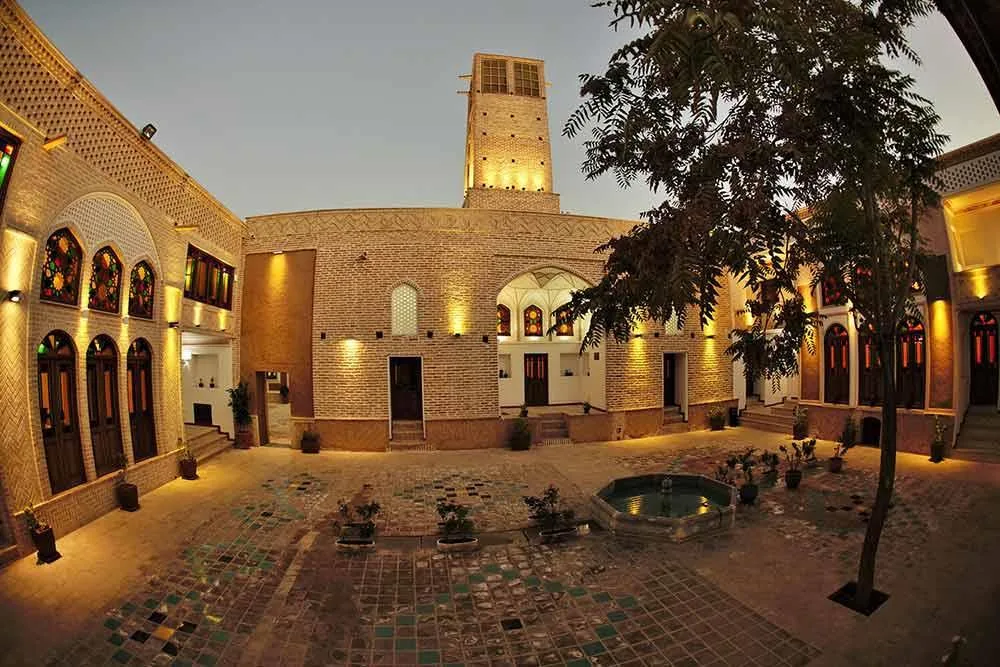 رستوران بین‌المللی عمارت بادگیر - تصویر 3
