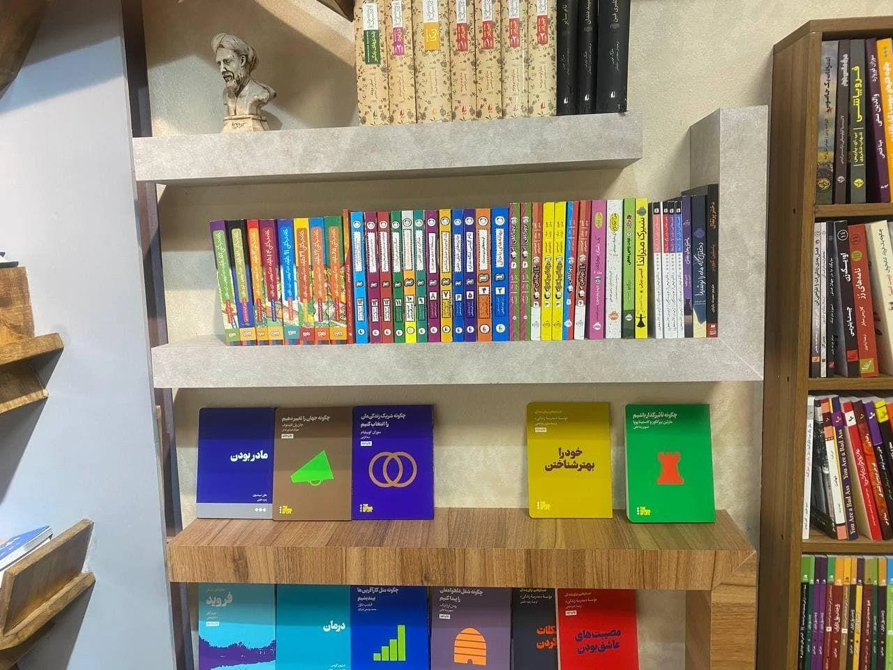 نمایشگاه و فروشگاه کتاب اشراق - تصویر 4