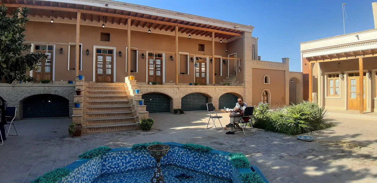 بوتیک هتل اسفنجان (خانه سنتی طاهری)
