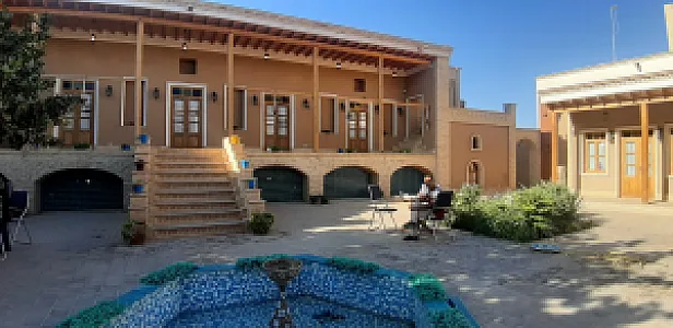 بوتیک هتل اسفنجان (خانه سنتی طاهری)