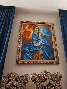 گالری نقاشی بوم قرمز