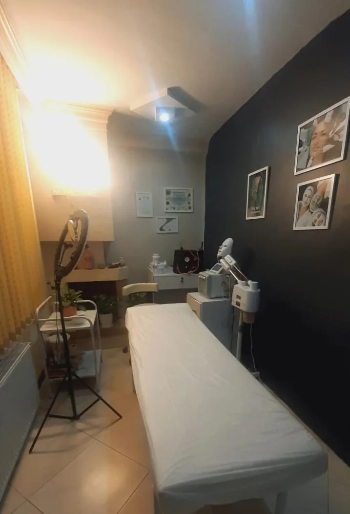 کلینیک پوست و مو آوان (دکتر حمیدرضا مختاری) - تصویر 3