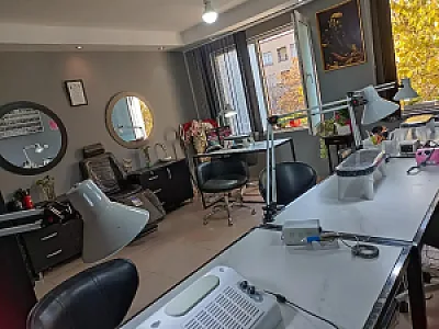 کلینیک ناخن و آموزشگاه کاشت ناخن پارمیس