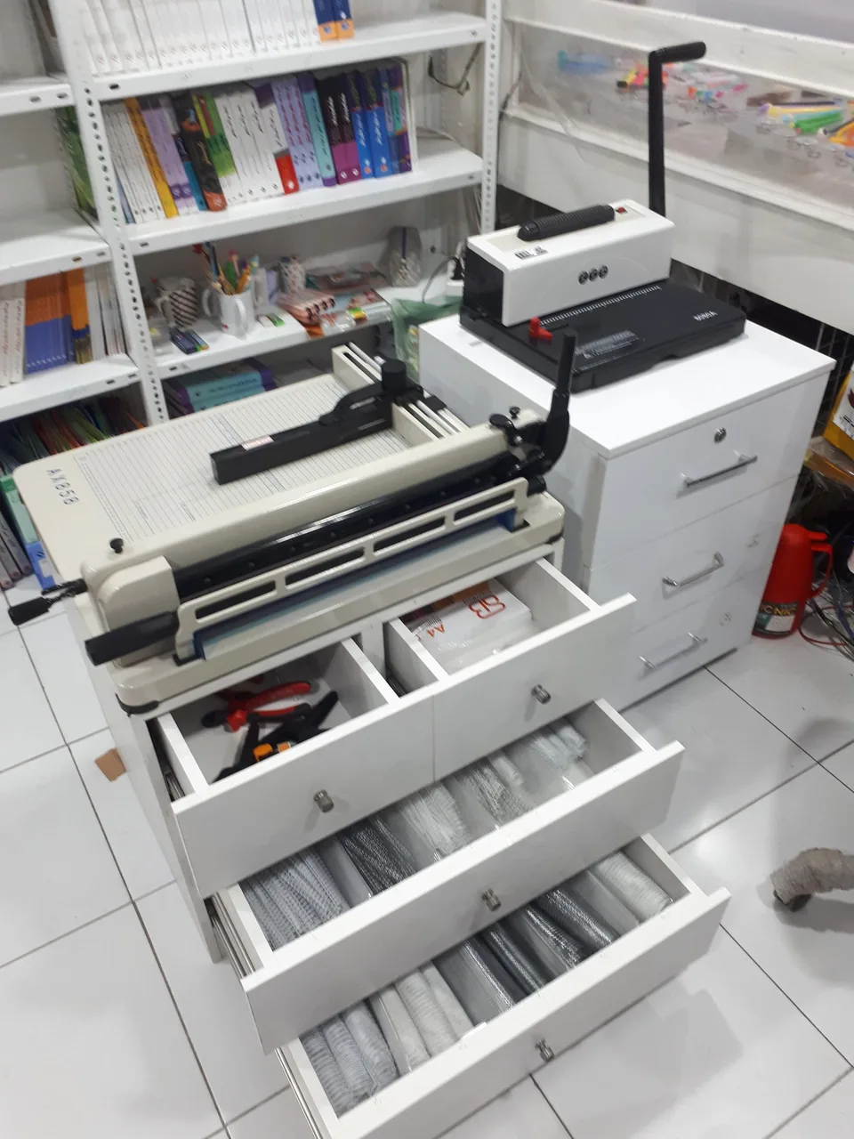 کتابفروشی ملک - تصویر 4