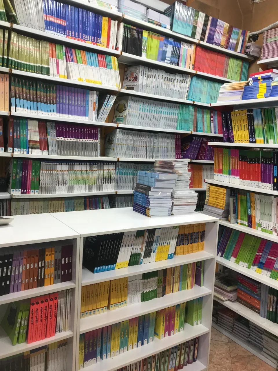 کتابفروشی کیانی - تصویر 3