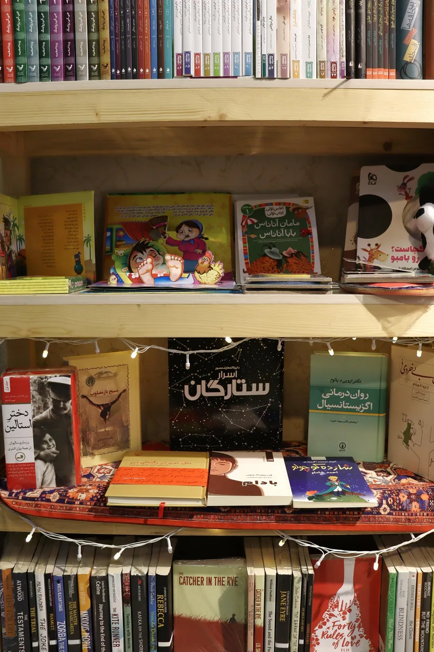 کتابفروشی خوب بوک (شعبه پاژ) - تصویر 3