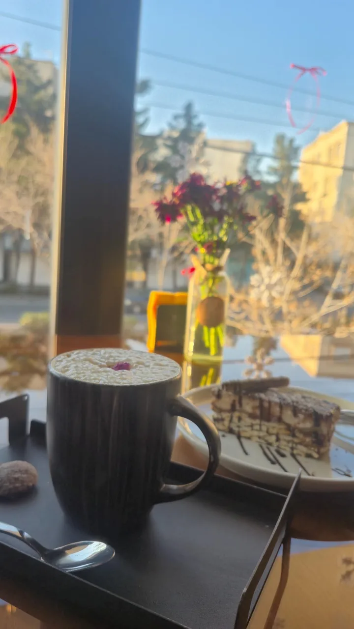 کافه اَبرا - تصویر 5
