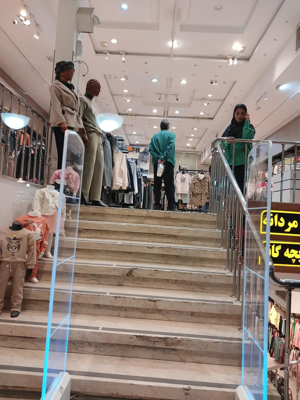 فروشگاه پوشاک 95 - تصویر 3